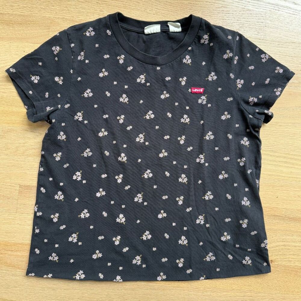 Levi’s Women’s Black Ditsy Floral T-shirt Raw Hem Short Sleeve Crew 100% Cotton